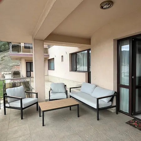 Tairovi Guest house *